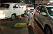 Man offers namaz on road outside UP CMs secretariat